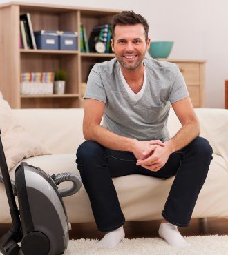 portrait-of-smiling-man-with-vacuum-cleaner-in-liv-2021-08-26-20-15-29-utc-qcsg0zp13xooi7u7cft0vvr5le1exqnt51wucr9pmc